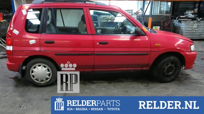 Mazda Demio 1.3 16V Épave (1999, Rouge)