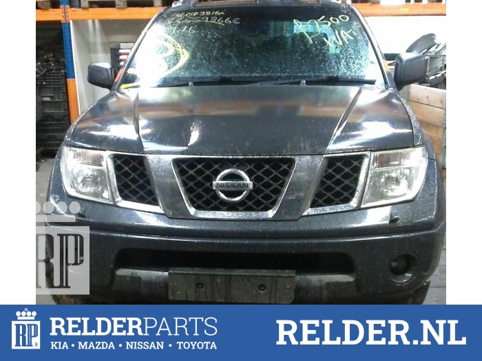 Nissan Navara 2.5 dCi 16V 4x4 Épave (2008, Gris)