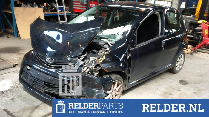 Toyota Aygo 1.0 12V VVT-i Schrottauto (2013, Schwarz)