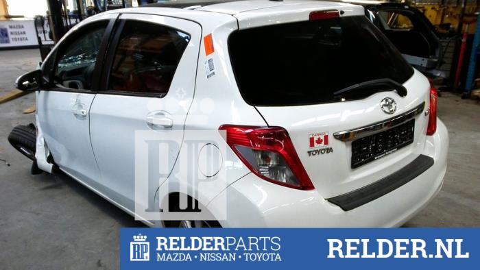 Toyota Yaris III 1.33 16V Dual VVT-I Vehículo de desguace (2012, Blanco)