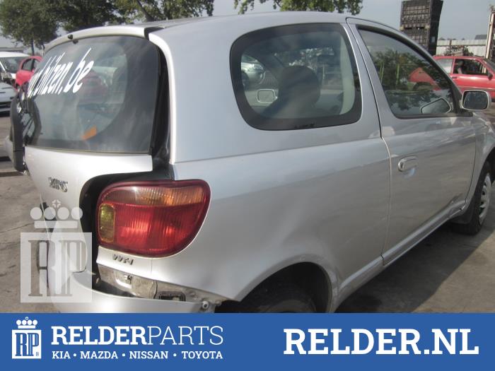 Toyota Yaris 1.3 16V VVT-i Épave (2004, Gris)