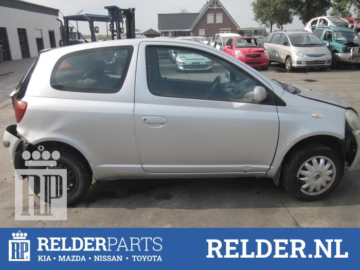 Toyota Yaris 1.3 16V VVT-i Épave (2004, Gris)