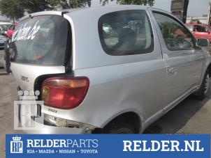 Toyota Yaris 1.3 16V VVT-i Épave (2004, Gris)