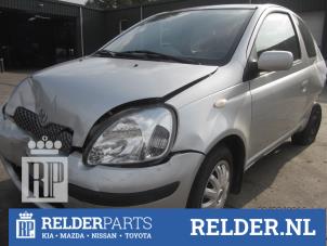 Toyota Yaris 1.3 16V VVT-i Épave (2004, Gris)