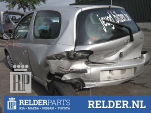 Toyota Yaris 1.3 16V VVT-i Épave (2004, Gris)