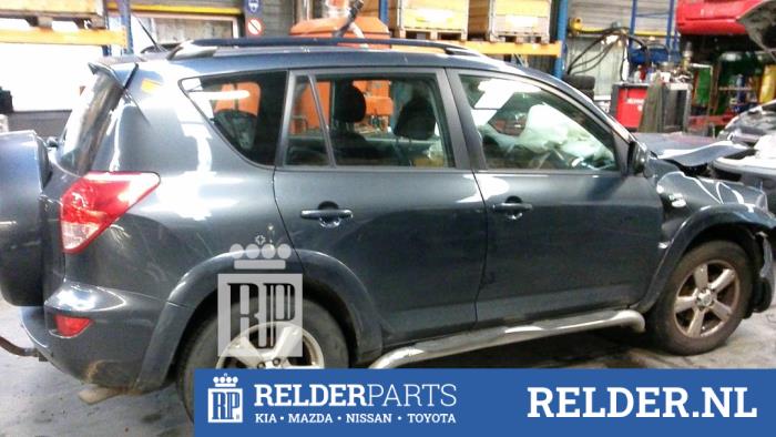 Toyota RAV4 2.2 D-CAT 16V 4x4 Épave (2006, Gris)