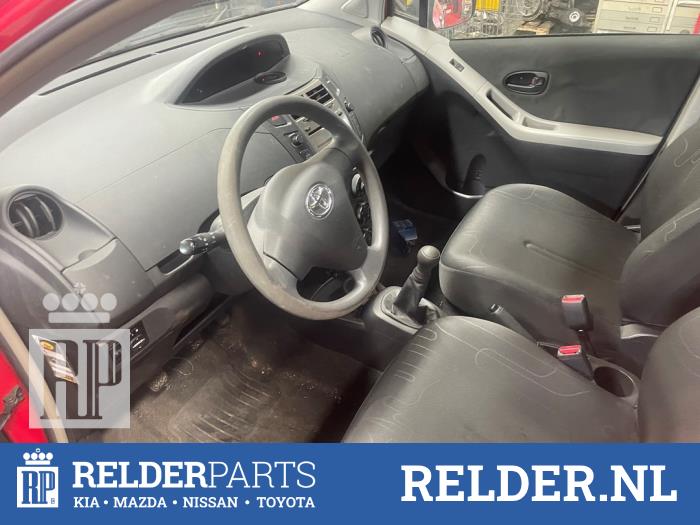 Toyota Yaris II 1.0 12V VVT-i Samochód złomowany (2009, Czerwony)