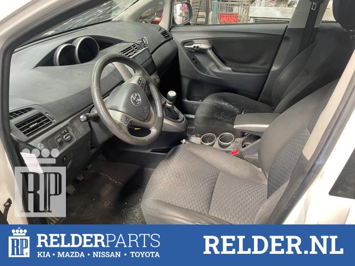 Toyota Verso 1.6 16V VVT-i Skrotfordon (2010, WIT 040)
