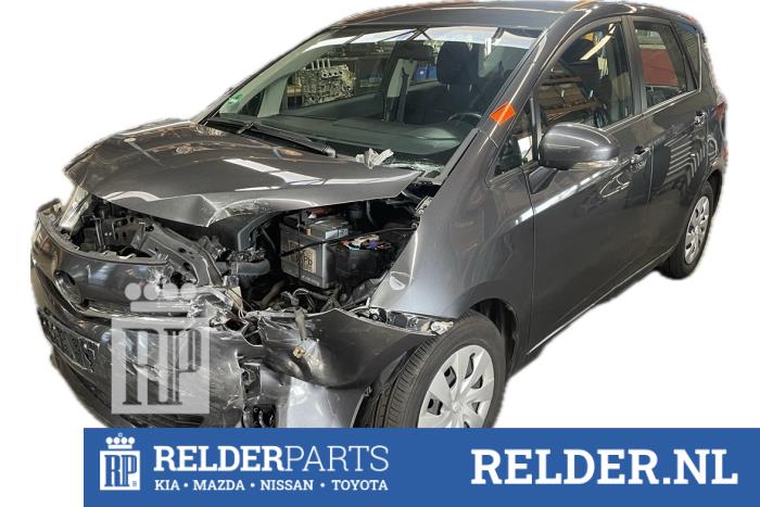 Toyota Verso S 1.33 16V Dual VVT-I Skrotfordon (2011, GRIJS 1G3)