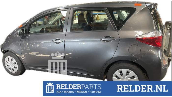 Toyota Verso S 1.33 16V Dual VVT-I Skrotfordon (2011, GRIJS 1G3)