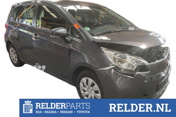 Toyota Verso S 1.33 16V Dual VVT-I Skrotfordon (2011, GRIJS 1G3)