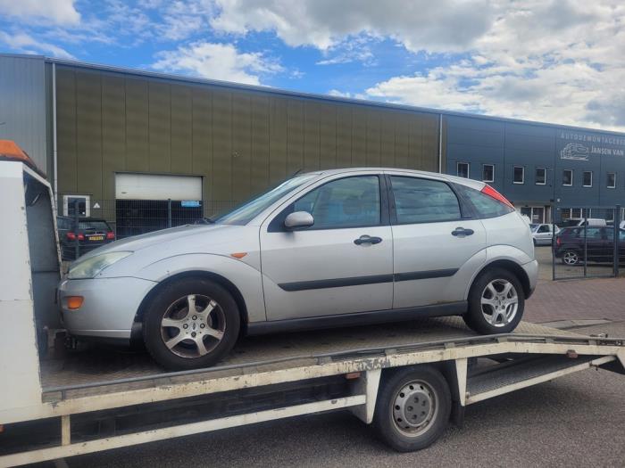 Ford Focus 1 1.6 16V Salvage vehicle (2000, Gray)