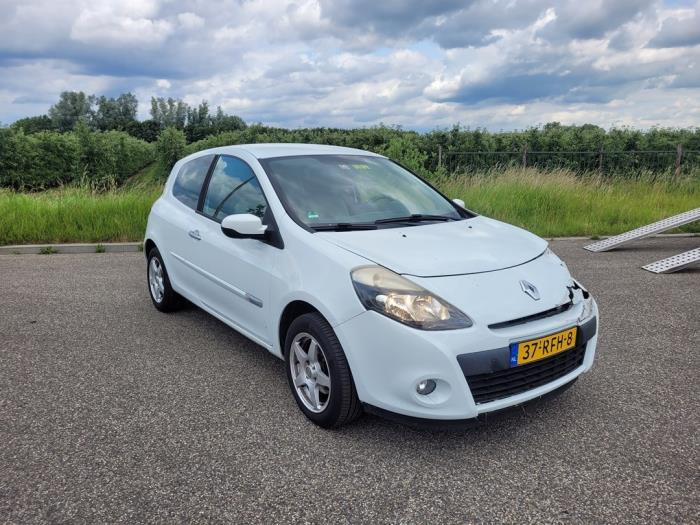 Renault Clio III 1.5 dCi FAP Salvage vehicle (2011, White)