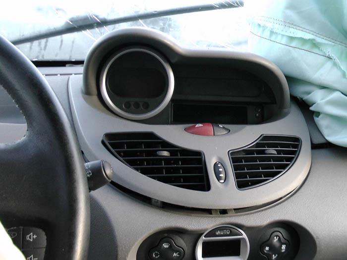Renault Twingo II 1.2 16V Épave (2008, Gris)
