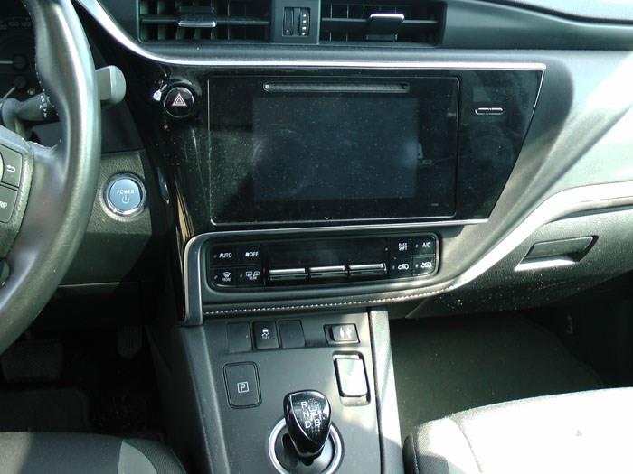 Toyota Auris Touring Sports 1.8 16V Hybrid Épave (2016, Blanc)