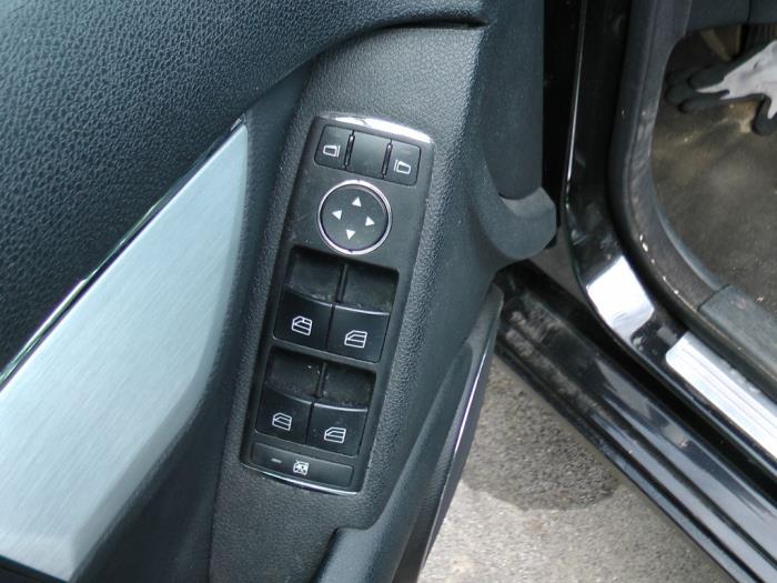 Mercedes C Estate 1.8 C-180K 16V Skrotfordon (2008, ZWART)