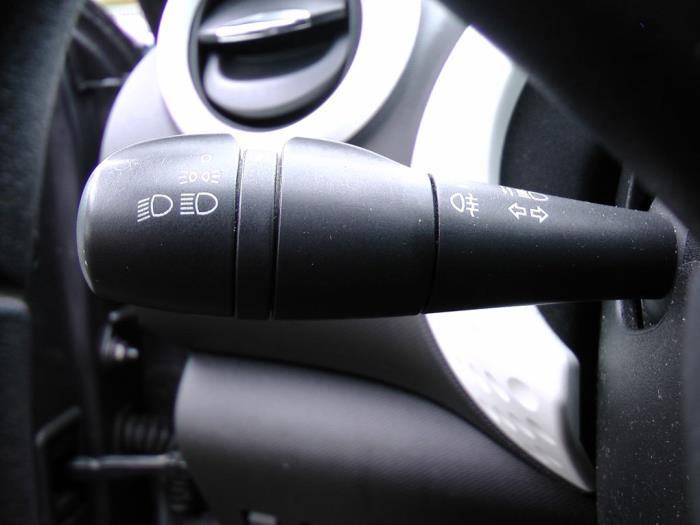 Renault Twingo III 1.0 SCe 70 12V Skrotfordon (2016, GRIJS)