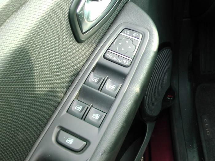 Renault Clio IV 0.9 Energy TCE 90 12V Schrottauto (2016, Rot)