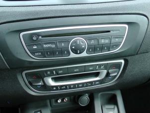 Renault Scénic III 1.5 dCi 105 Épave (2010, Gris)