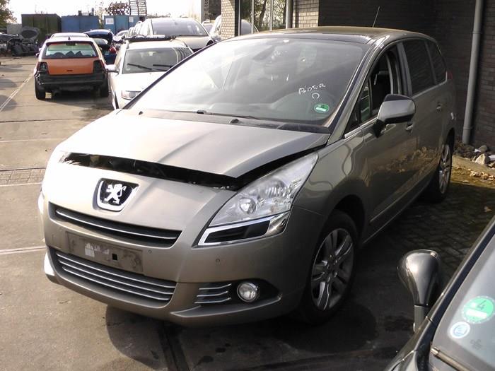 Peugeot 5008 I 1.6 VTI 16V Épave (2011, Gris)