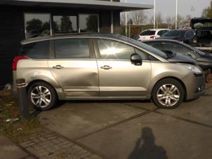 Peugeot 5008 I 1.6 VTI 16V Épave (2011, Gris)