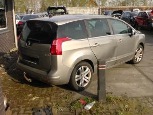 Peugeot 5008 I 1.6 VTI 16V Épave (2011, Gris)