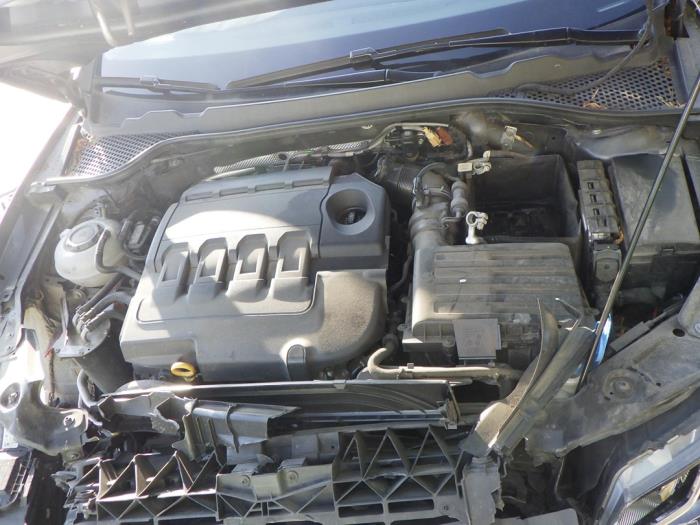 Seat Leon 2.0 TDI Ecomotive 16V Épave (2020, Gris)