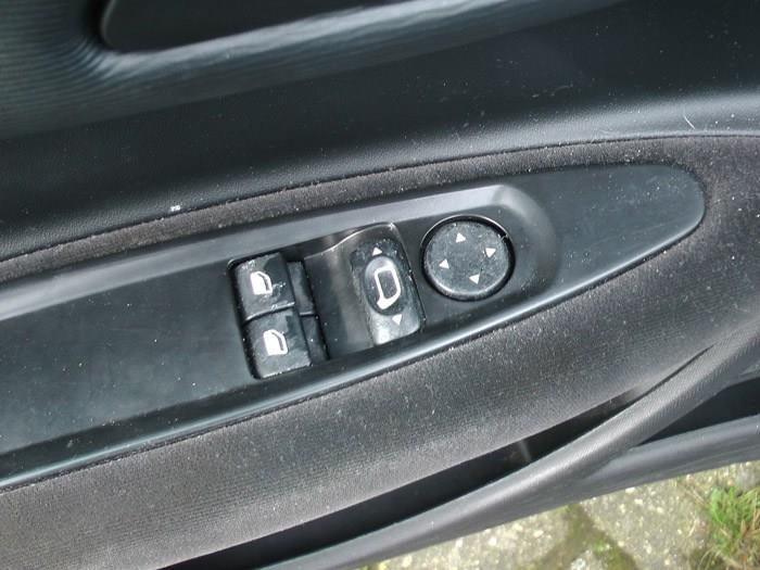 Citroen C4 Berline 1.6 16V VTi 120 Samochód złomowany (2009, Szary)