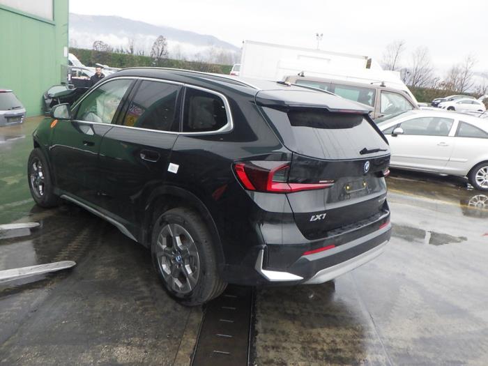 BMW iX1 eDrive20 67 kWh Vehículo de desguace (2025, Negro)