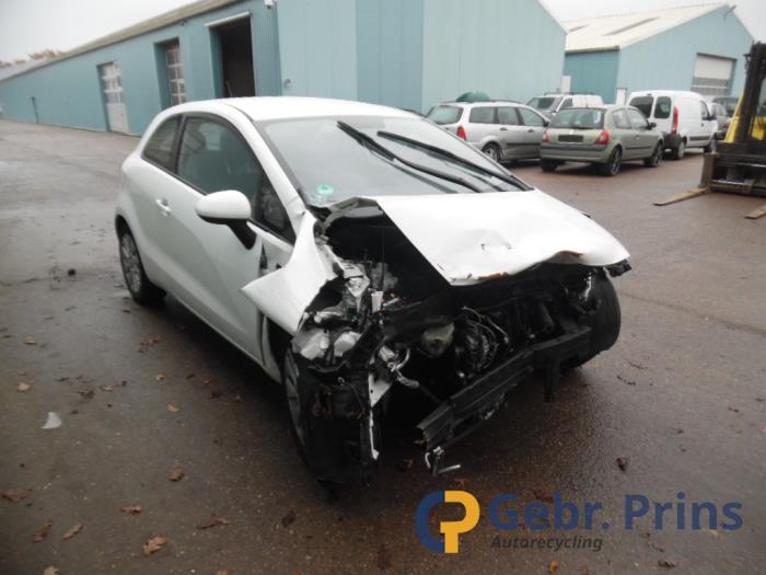 Kia Rio III 1.2 CVVT 16V Samochód złomowany (2013, Bialy)