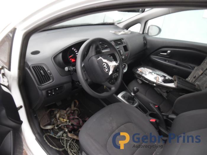 Kia Rio III 1.2 CVVT 16V Samochód złomowany (2013, Bialy)