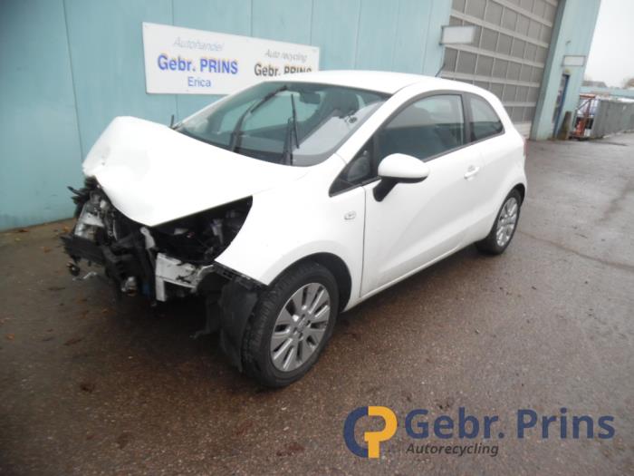 Kia Rio III 1.2 CVVT 16V Samochód złomowany (2013, Bialy)