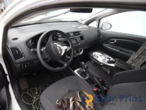 Kia Rio III 1.2 CVVT 16V Samochód złomowany (2013, Bialy)