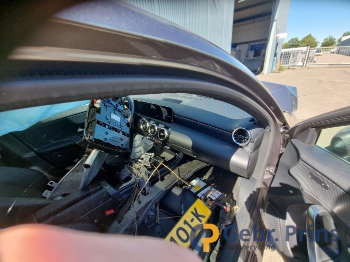 Mercedes A 1.3 A-200 Turbo 16V Épave (2018, Gris)
