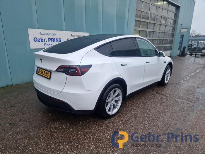 Tesla Model Y RWD Salvage vehicle (2022, White)