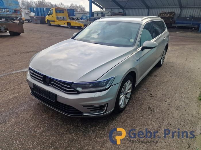 Volkswagen Passat Variant 1.4 GTE 16V Samochód złomowany (2015, Szary)