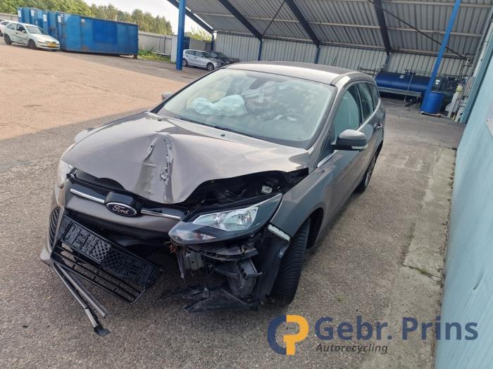 Ford Focus 3 Wagon 1.6 SCTi 16V Épave (2012, Brun)