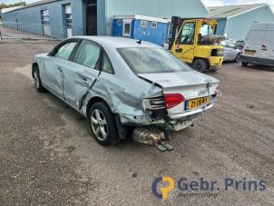 Audi A4 2.0 TDI 16V Samochód złomowany (2008, Szary)