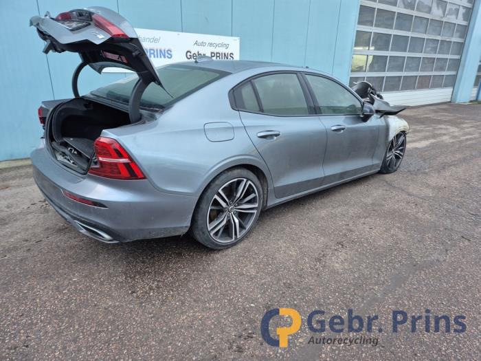 Volvo S60 III 2.0 T5 16V Épave (2019, Gris)