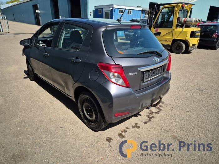 Toyota Yaris III 1.33 16V Dual VVT-I Épave (2011, Gris)