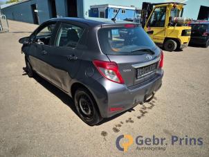 Toyota Yaris III 1.33 16V Dual VVT-I Épave (2011, Gris)