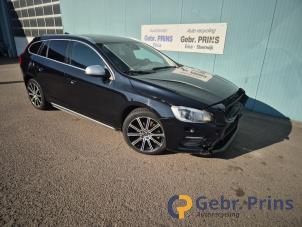 Volvo V60 I 2.4 D6 20V AWD Twin Engine Plug-in Hybrid Épave (2015, Noir)
