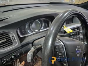 Volvo V60 I 2.4 D6 20V AWD Twin Engine Plug-in Hybrid Épave (2015, Noir)