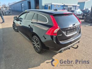 Volvo V60 I 2.4 D6 20V AWD Twin Engine Plug-in Hybrid Épave (2015, Noir)