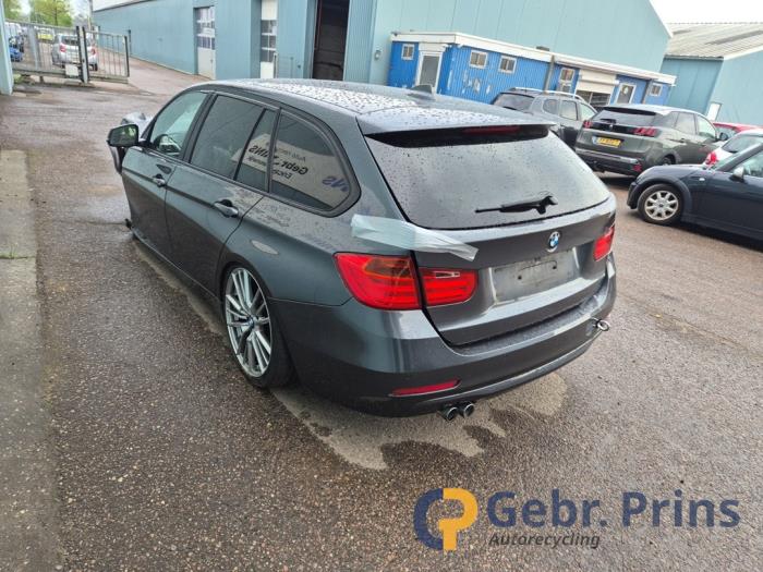 BMW 3 serie Touring 330d 3.0 24V Samochód złomowany (2014, Szary)