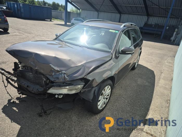 Volkswagen Passat Variant 1.6 TDI 16V Bluemotion Épave (2012, Brun)
