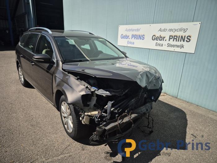 Volkswagen Passat Variant 1.6 TDI 16V Bluemotion Épave (2012, Brun)
