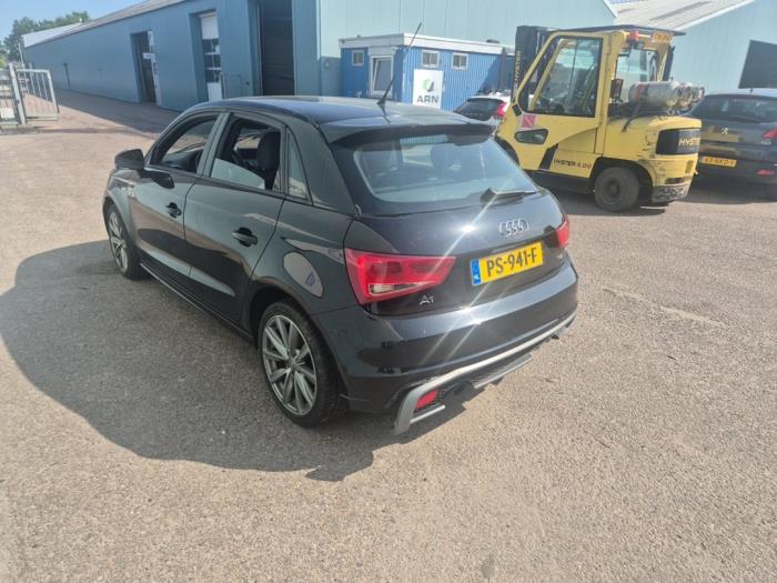 Audi A1 Sportback 1.4 TFSI 16V 122 Samochód złomowany (2013, Czarny)