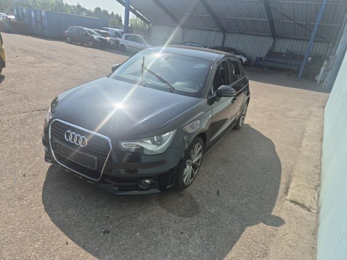 Audi A1 Sportback 1.4 TFSI 16V 122 Samochód złomowany (2013, Czarny)