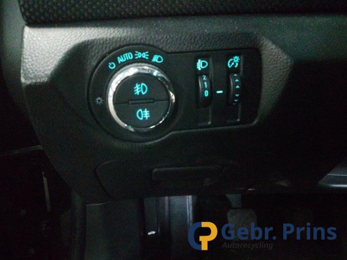 Chevrolet Cruze 1.8 16V VVT Épave (2013, Noir)